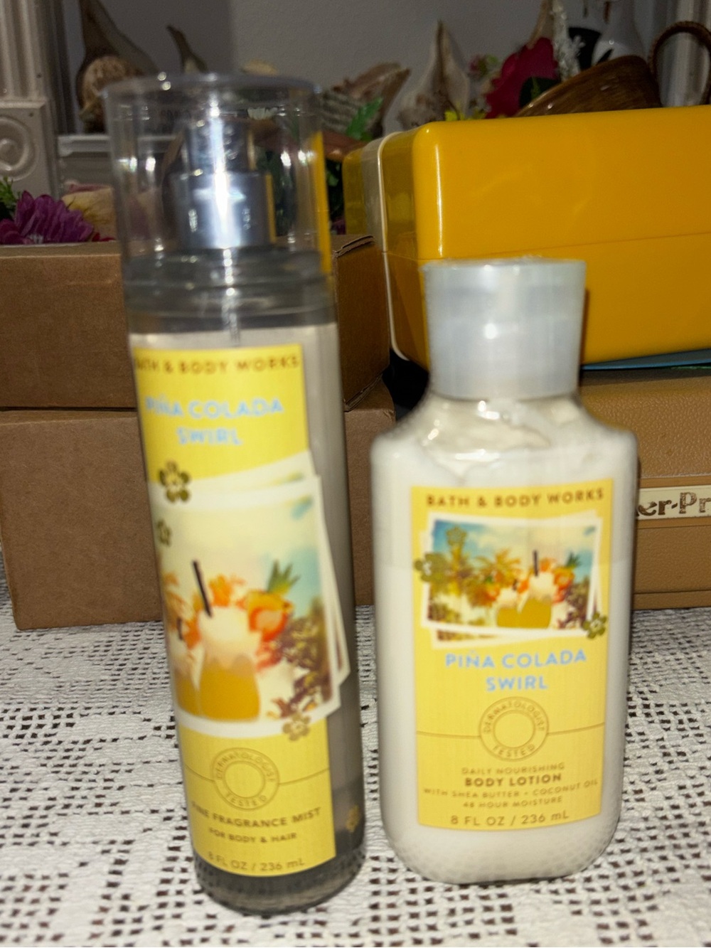 (2026) Bath & Body Works Pina Colada Swirl Body Lotion & Mist - Yellow